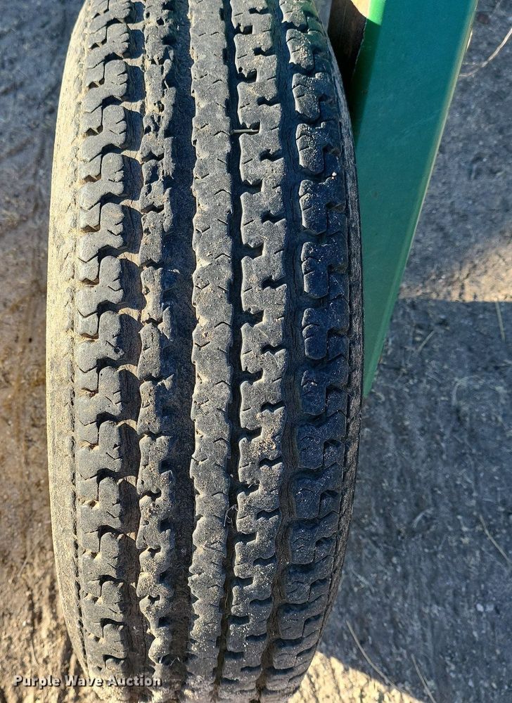 image for item IU9904 John Deere 705  hay rake