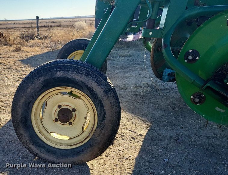 image for item IU9904 John Deere 705  hay rake