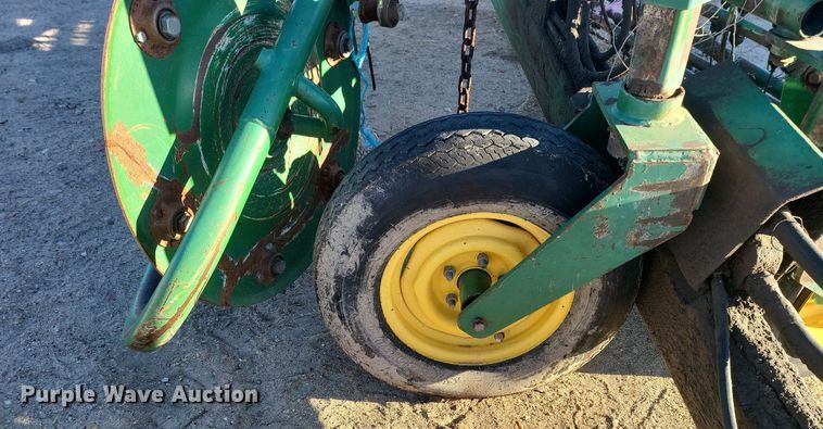 image for item IU9904 John Deere 705  hay rake
