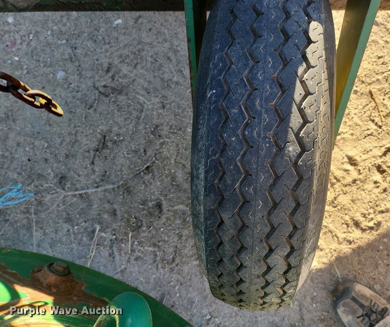 image for item IU9904 John Deere 705  hay rake