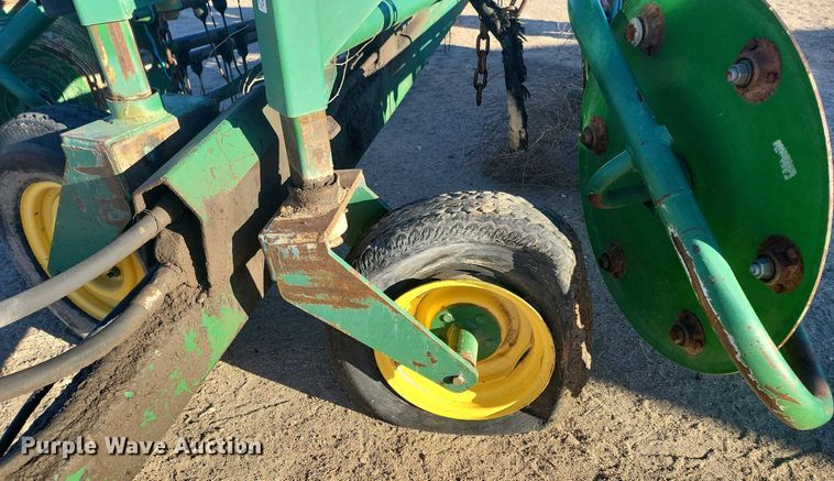image for item IU9904 John Deere 705  hay rake