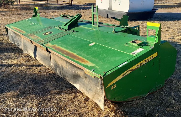 image for item IU9905 2011 John Deere 995  windrower disc head