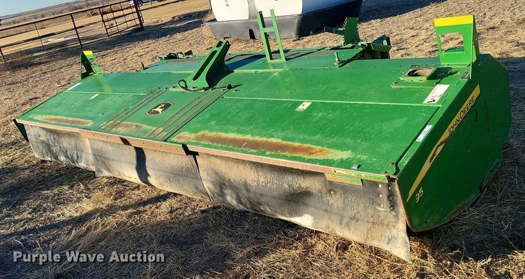 image for item IU9905 2011 John Deere 995  windrower disc head