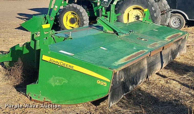 image for item IU9905 2011 John Deere 995  windrower disc head