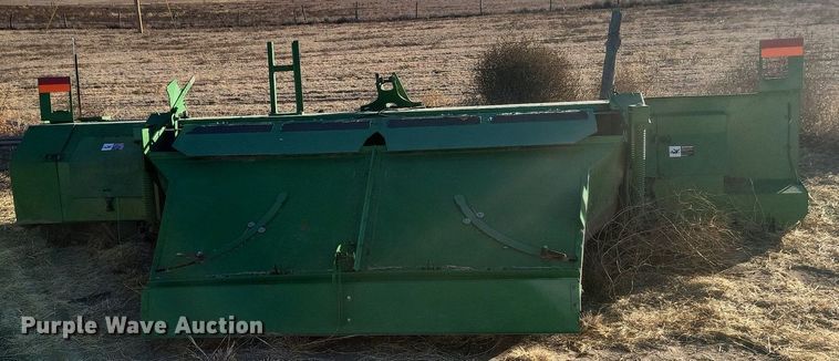 image for item IU9905 2011 John Deere 995  windrower disc head