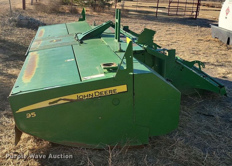 image for item IU9905 2011 John Deere 995  windrower disc head