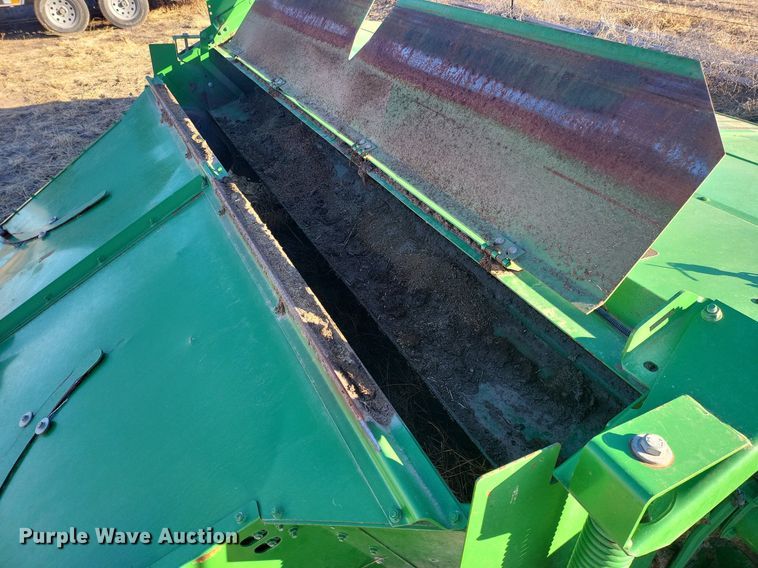 image for item IU9905 2011 John Deere 995  windrower disc head