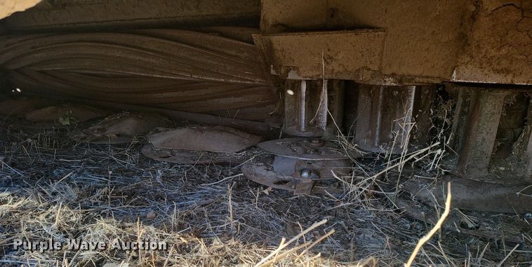 image for item IU9905 2011 John Deere 995  windrower disc head