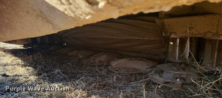 image for item IU9905 2011 John Deere 995  windrower disc head