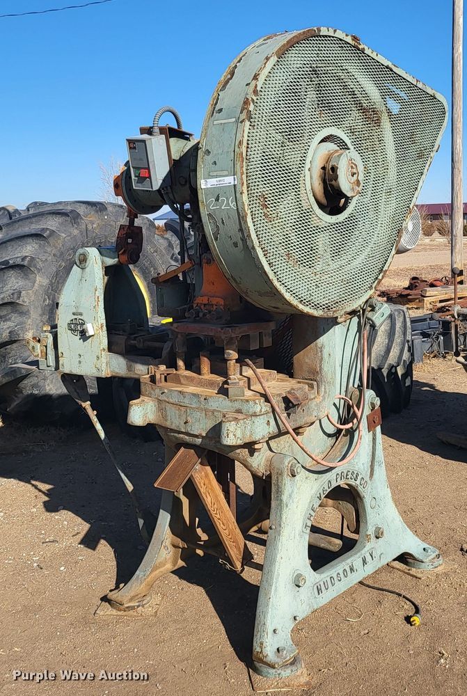 V&D Press Co No 3 1/2 punch in Sublette, KS Item IU9912 sold Purple