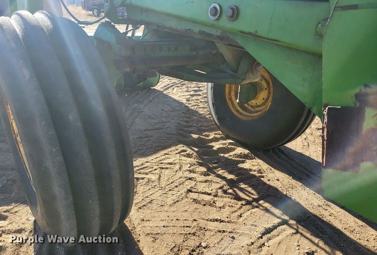 image for item IU9918 1976 John Deere 4630  tractor