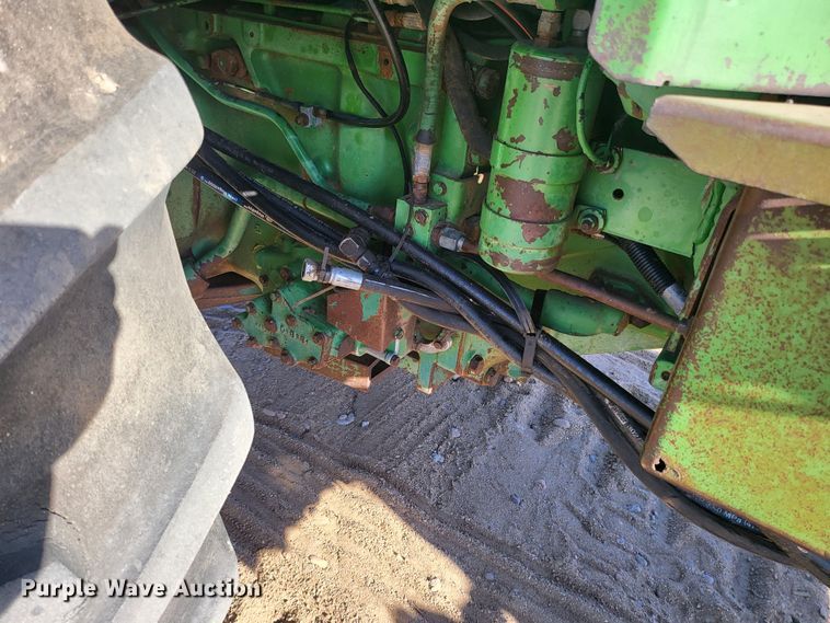 image for item IU9918 1976 John Deere 4630  tractor
