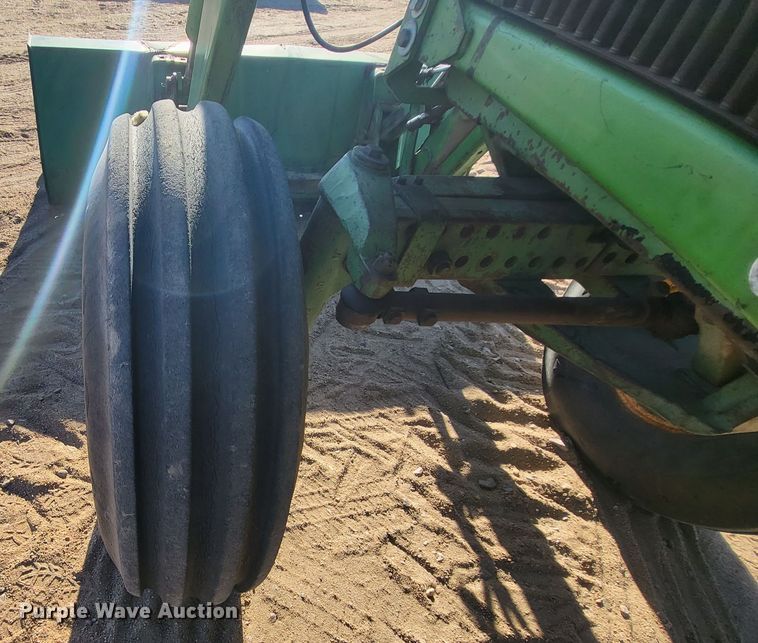 image for item IU9918 1976 John Deere 4630  tractor