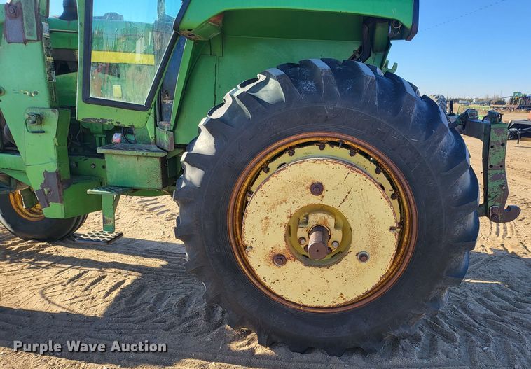 image for item IU9918 1976 John Deere 4630  tractor