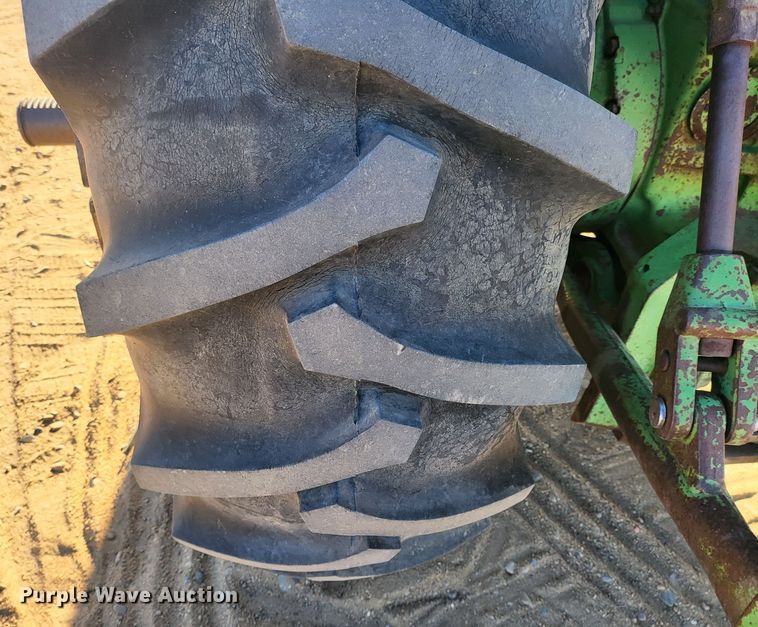 image for item IU9918 1976 John Deere 4630  tractor