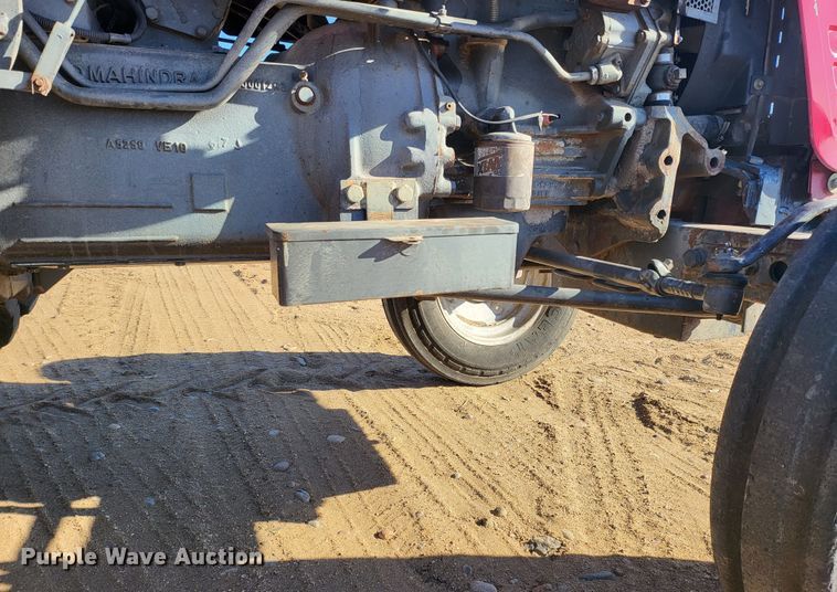 image for item IU9921 2007 Mahindra 3325  tractor