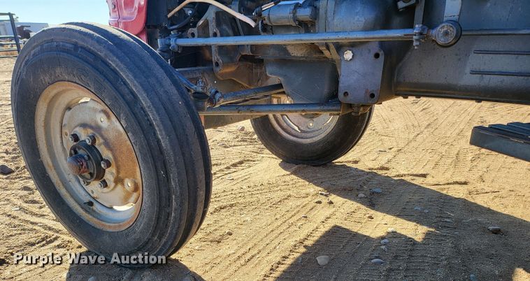 image for item IU9921 2007 Mahindra 3325  tractor