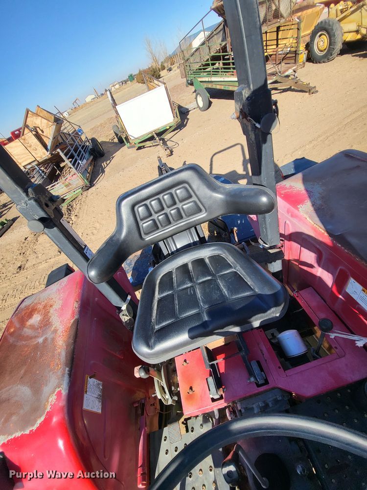 image for item IU9921 2007 Mahindra 3325  tractor