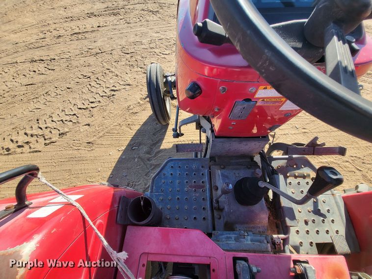 image for item IU9921 2007 Mahindra 3325  tractor