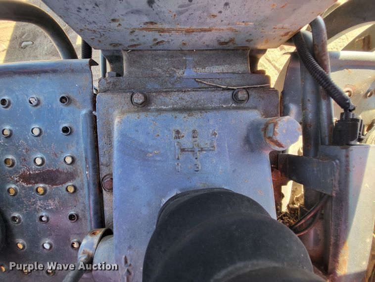 image for item IU9921 2007 Mahindra 3325  tractor