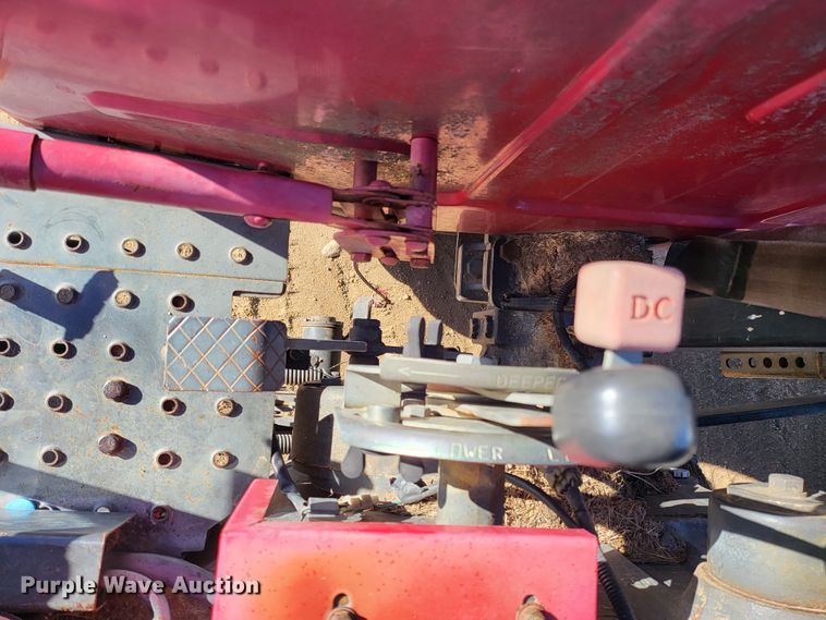 image for item IU9921 2007 Mahindra 3325  tractor