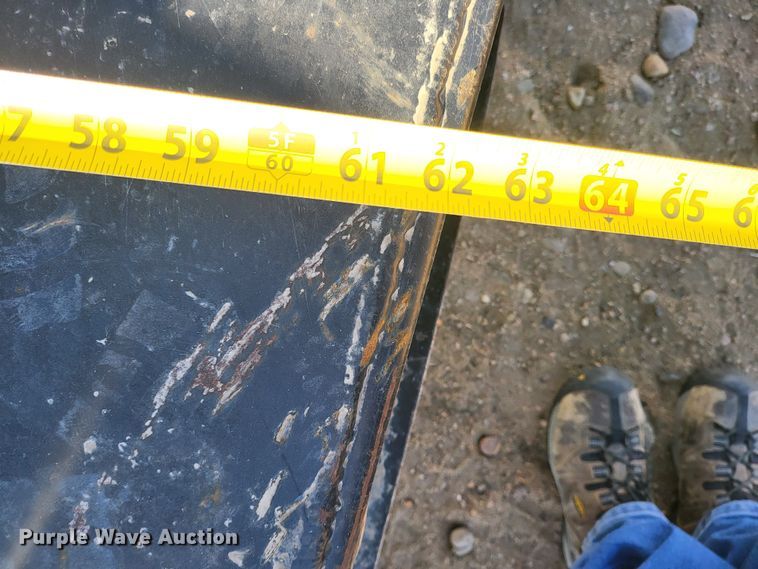 image for item IU9921 2007 Mahindra 3325  tractor