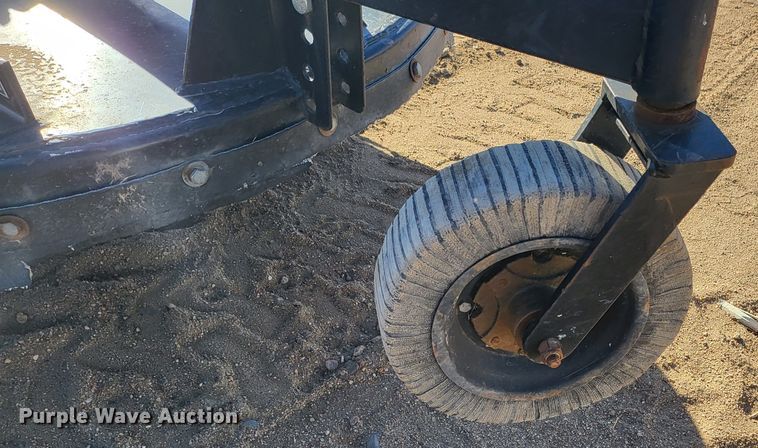 image for item IU9921 2007 Mahindra 3325  tractor