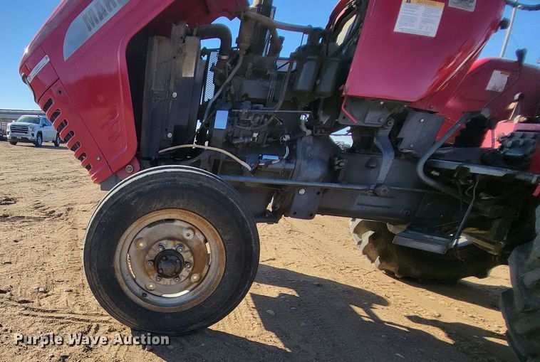 image for item IU9921 2007 Mahindra 3325  tractor