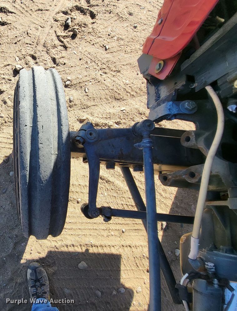 image for item IU9921 2007 Mahindra 3325  tractor