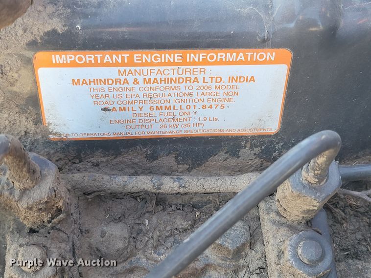 image for item IU9921 2007 Mahindra 3325  tractor