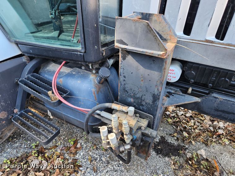 image for item JB9759 1995 White 6105  MFWD tractor