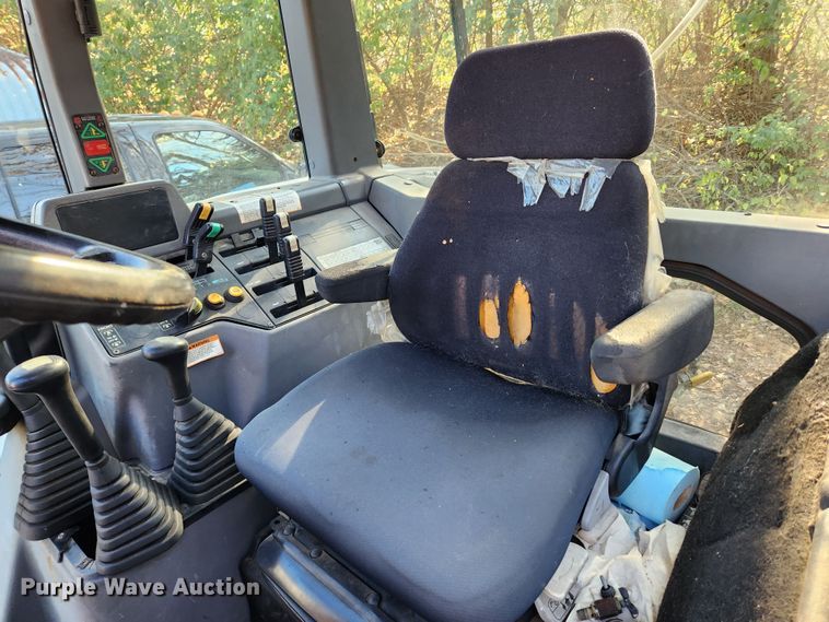 image for item JB9759 1995 White 6105  MFWD tractor