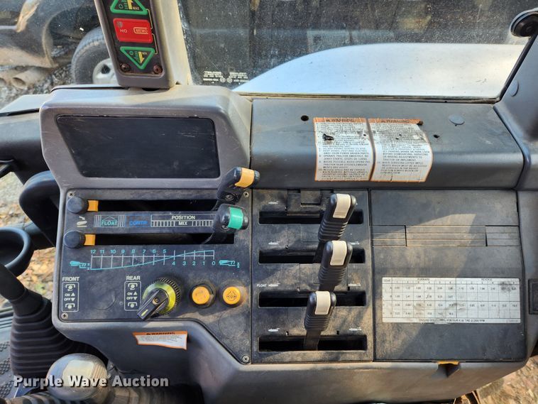 image for item JB9759 1995 White 6105  MFWD tractor