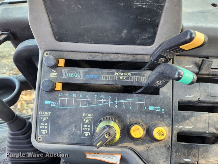 image for item JB9759 1995 White 6105  MFWD tractor