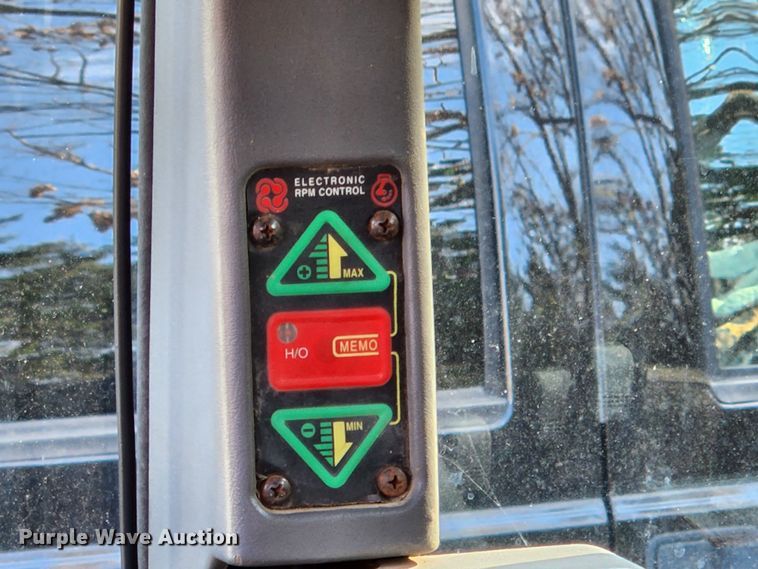 image for item JB9759 1995 White 6105  MFWD tractor