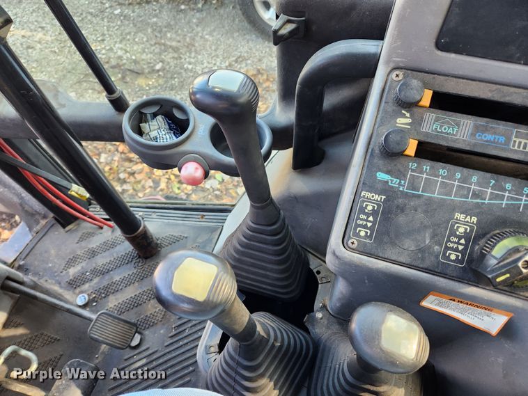 image for item JB9759 1995 White 6105  MFWD tractor