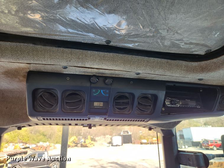 image for item JB9759 1995 White 6105  MFWD tractor