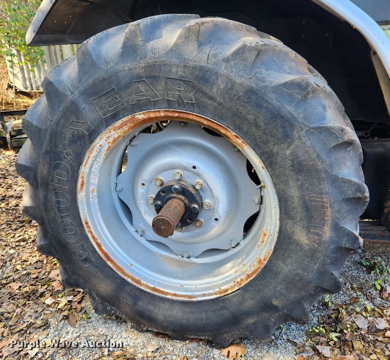 image for item JB9759 1995 White 6105  MFWD tractor