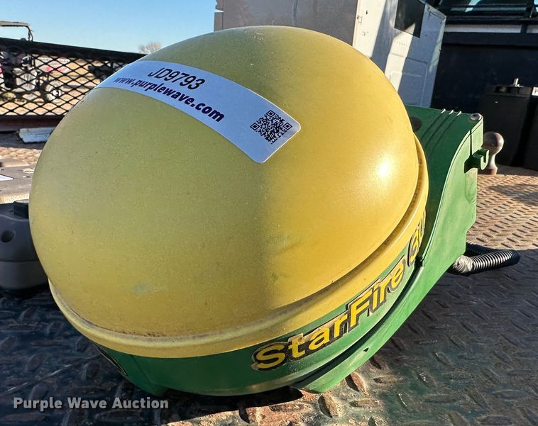 image for item JD9793 John Deere StarFire 3000  GPS receiver