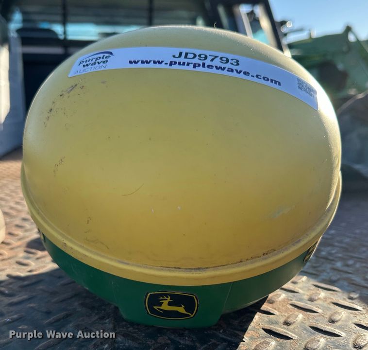 image for item JD9793 John Deere StarFire 3000  GPS receiver