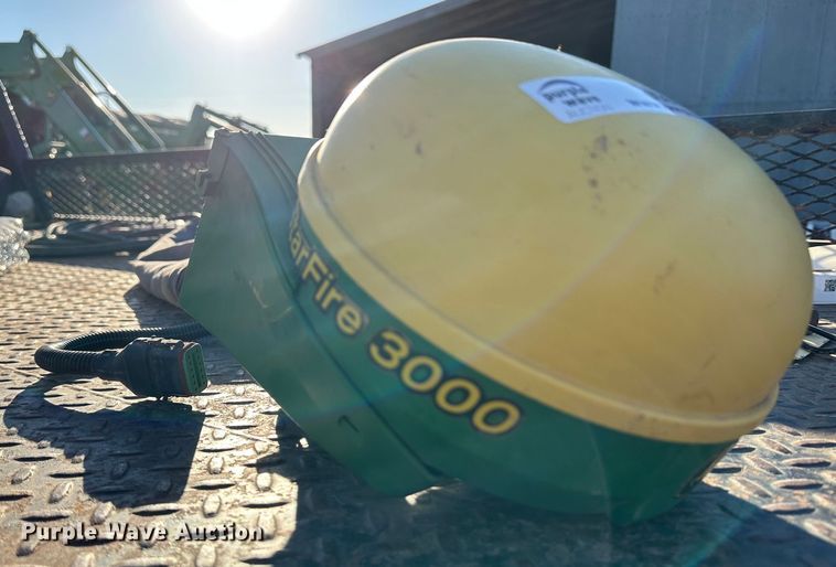 image for item JD9793 John Deere StarFire 3000  GPS receiver