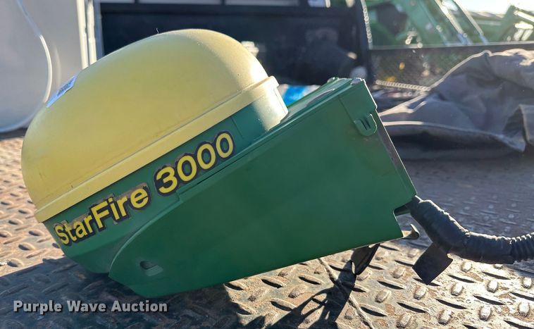 image for item JD9793 John Deere StarFire 3000  GPS receiver
