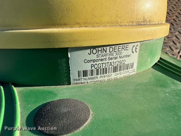 image for item JD9793 John Deere StarFire 3000  GPS receiver