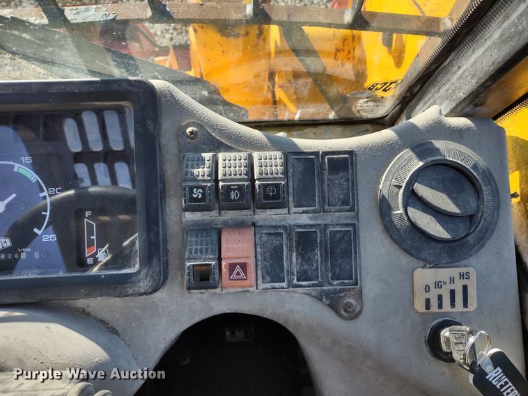 image for item JK9042 1998 JCB 520  telehandler