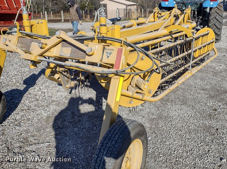 image for item JK9043 Vermeer R2300  hay rake