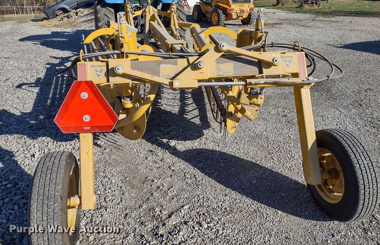 image for item JK9043 Vermeer R2300  hay rake