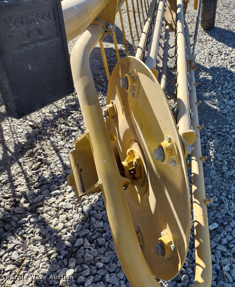 image for item JK9043 Vermeer R2300  hay rake