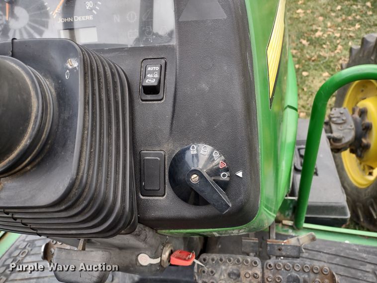 image for item JK9060 2006 John Deere 5325  MFWD tractor