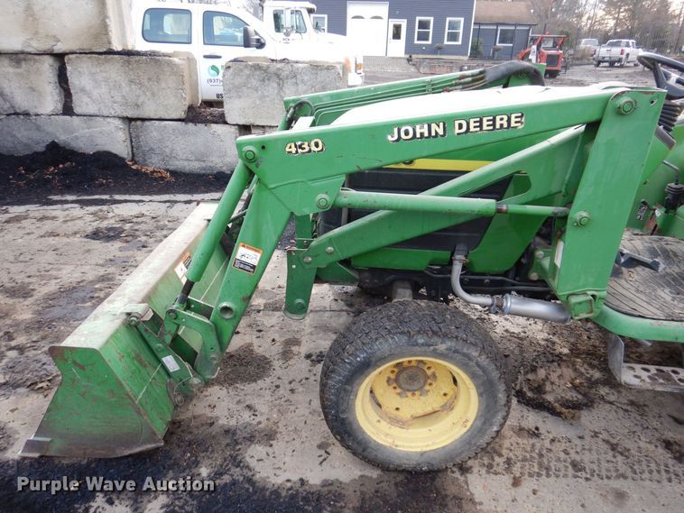 image for item JL9761 2000 John Deere 4400  MFWD tractor