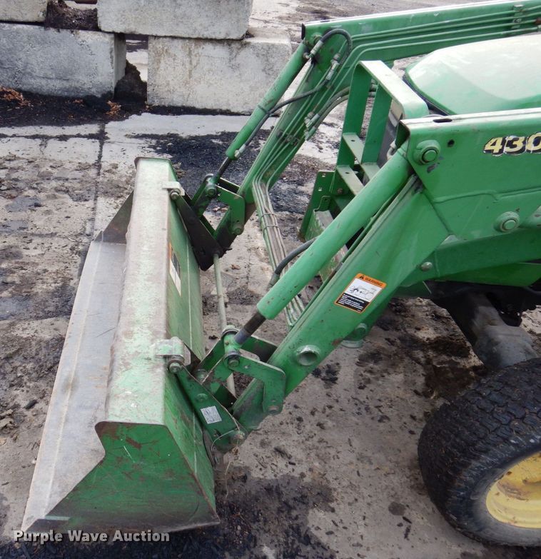 image for item JL9761 2000 John Deere 4400  MFWD tractor